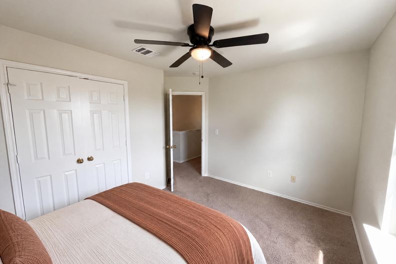 Photo 10 of 23 of 9420 Dublin Grn, San Antonio, TX