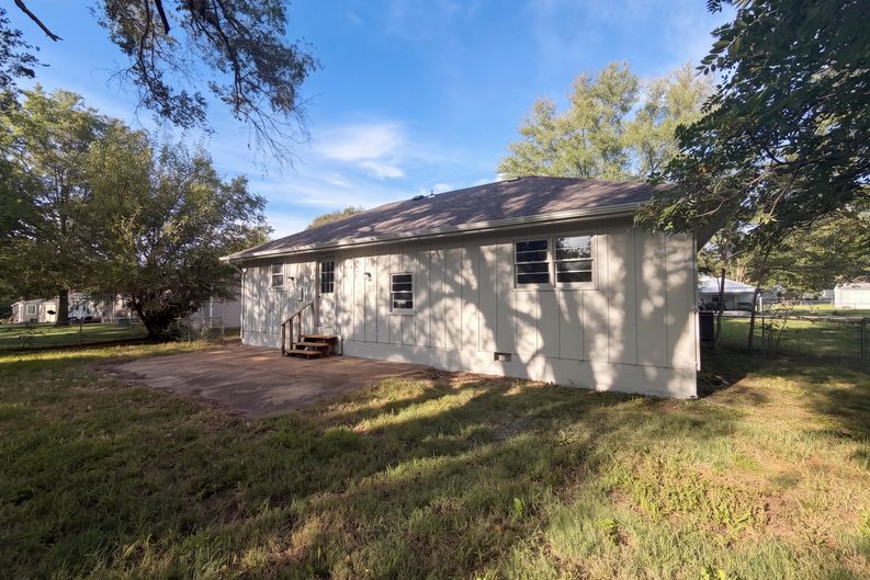 Photo 14 of 15 of 801 N Delaware St, Butler, MO
