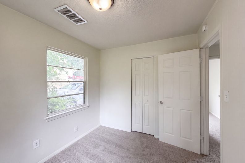 Photo 10 of 20 of 4770 Woodend Ave, Kansas City, KS