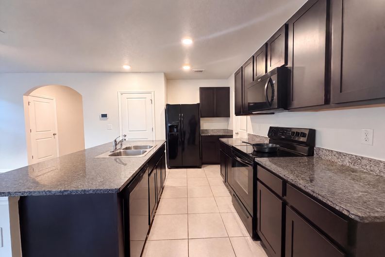 Photo 8 of 30 of 16805 Trite Bend St, Wimauma, FL