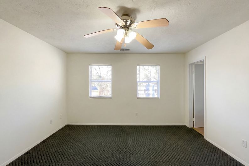 Photo 4 of 31 of 5328 Ridge Forest Dr, Stone Mountain, GA