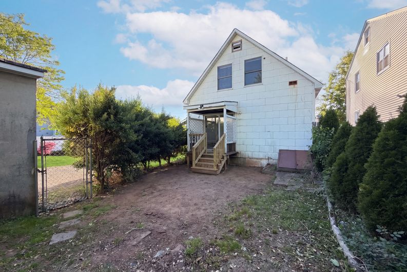 Photo 5 of 25 of 578 Garden Ave, Woodbridge, NJ