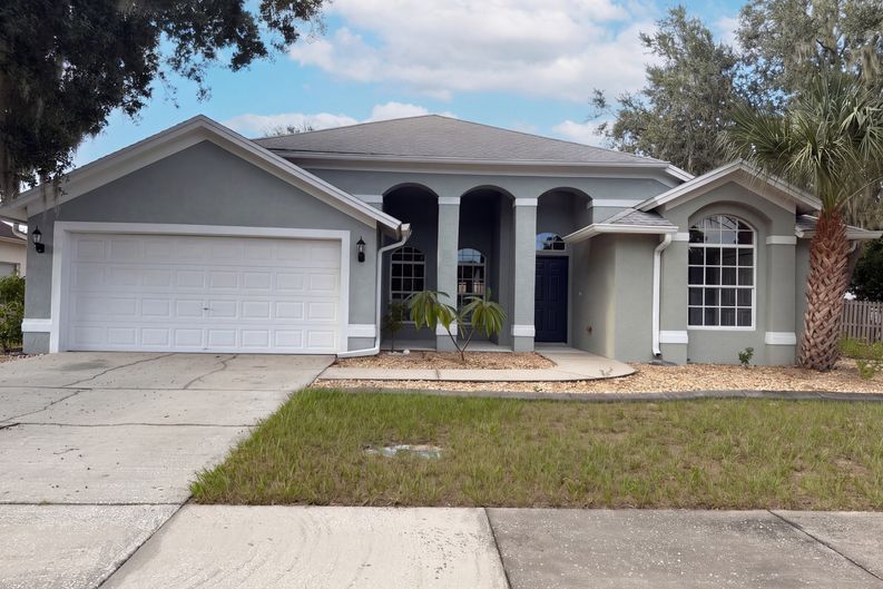 Photo 38 of 41 of 9703 Glenpointe Dr, Riverview, FL