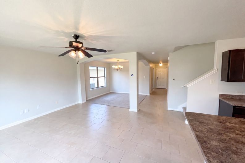 Photo 8 of 27 of 10247 Villa Del Lago, San Antonio, TX