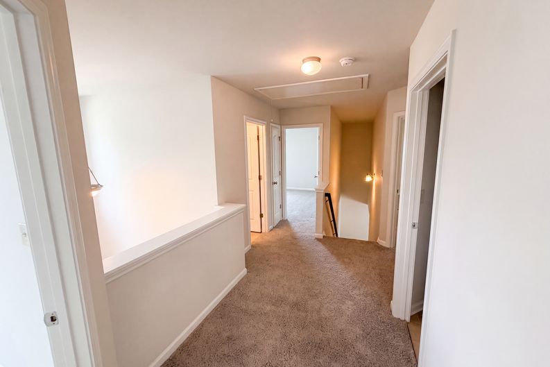 Photo 13 of 34 of 821 Walnut Woods Dr, Braselton, GA