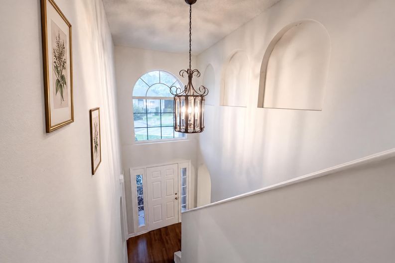 Photo 8 of 34 of 8215 Foxdale Dr, Jacksonville, FL