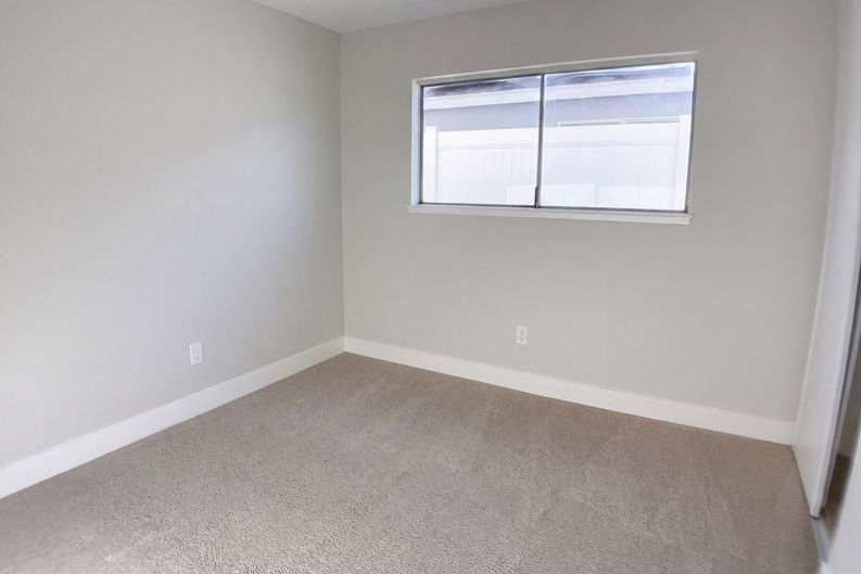 Photo 9 of 21 of 8361 Northport Dr, Huntington Beach, CA