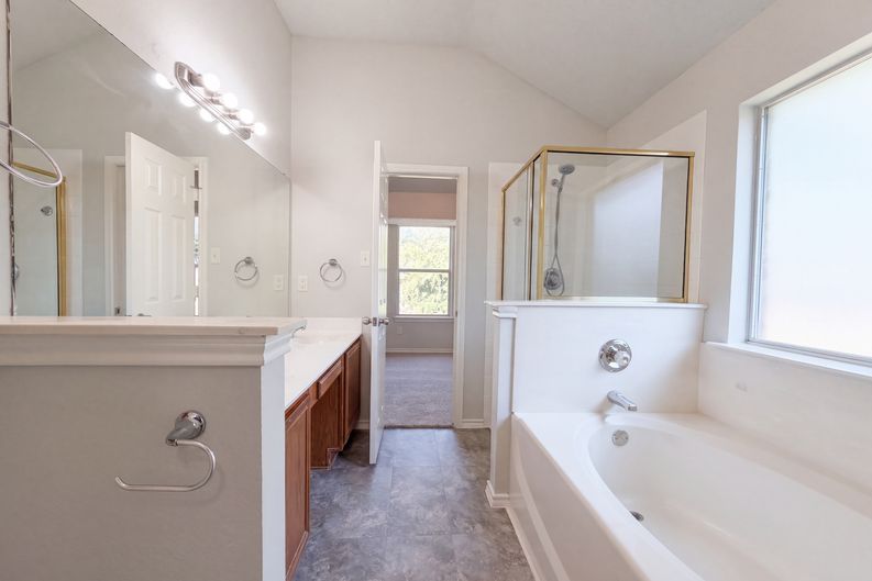 Photo 16 of 18 of 9 Fern Oak Ct, Mansfield, TX