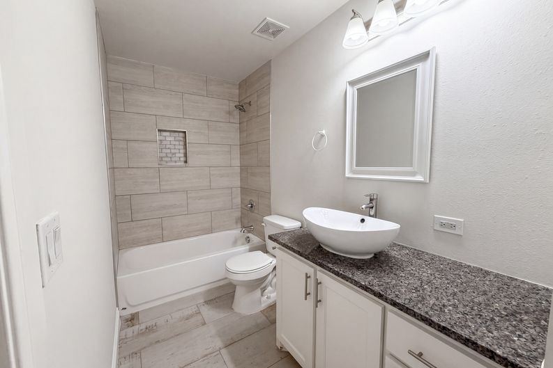 Photo 13 of 20 of 709 W Hull St, Denison, TX