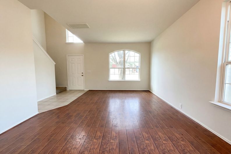 Photo 9 of 22 of 11919 Leaf Oak Dr, Houston, TX