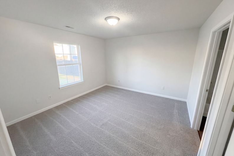 Photo 12 of 20 of 6654 Hazelhatch Dr, Indianapolis, IN
