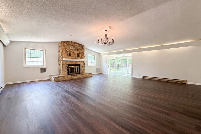 Photo 3 of 17 of 1119 Walton Dr, Murfreesboro, TN
