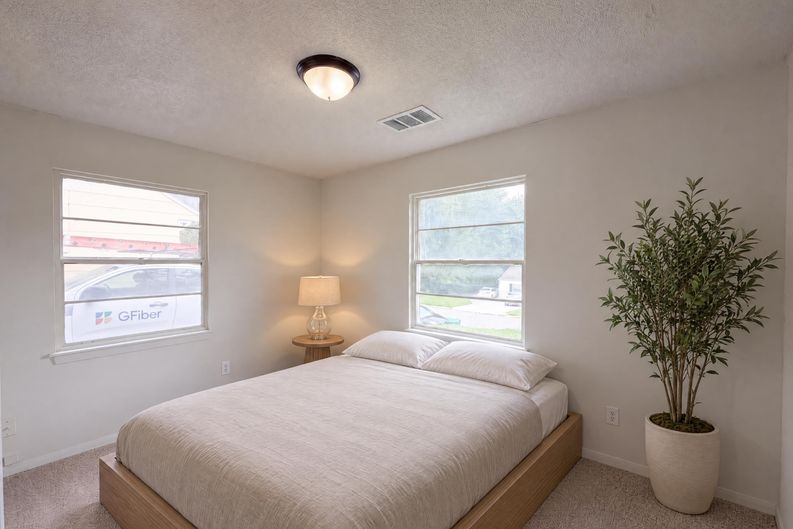Photo 7 of 20 of 4770 Woodend Ave, Kansas City, KS
