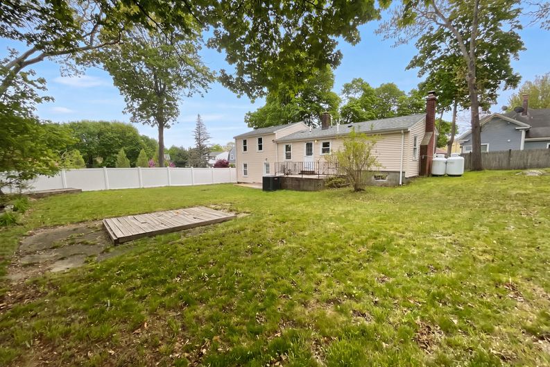 Photo 5 of 28 of 146 Hayward St, Braintree, MA