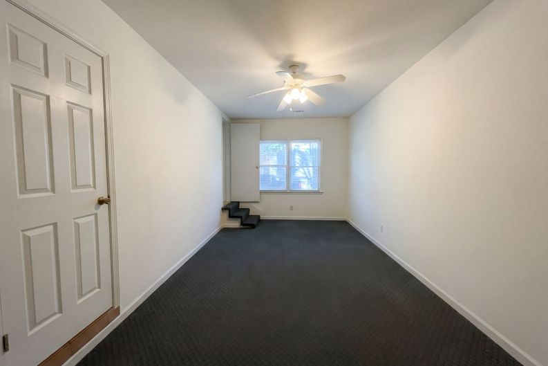 Photo 13 of 31 of 5328 Ridge Forest Dr, Stone Mountain, GA