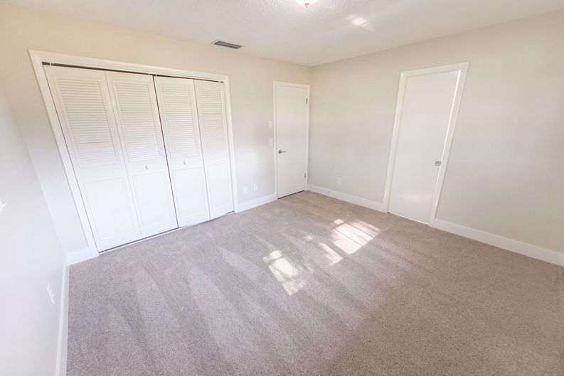 Photo 11 of 33 of 6501 Fort Pierce Blvd, Fort Pierce, FL