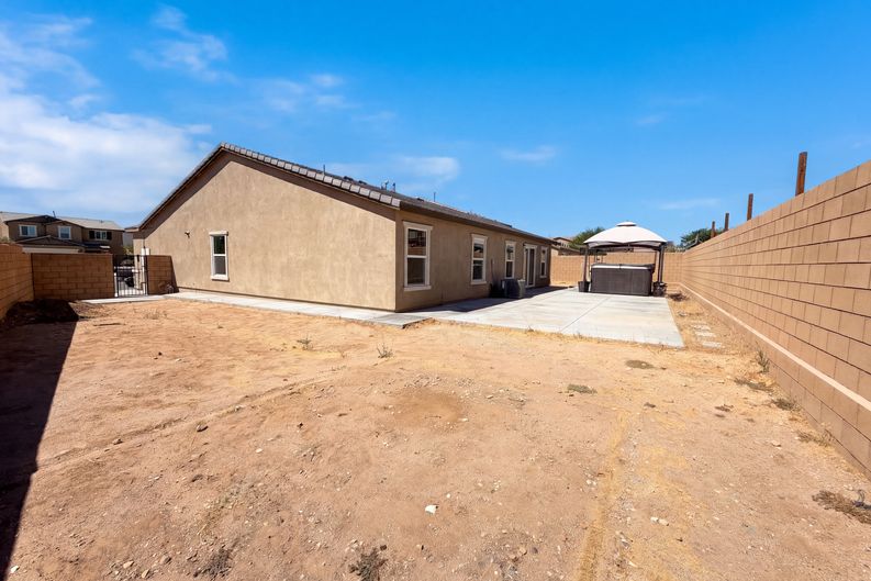 Photo 5 of 17 of 14220 Bison Ct, Victorville, CA