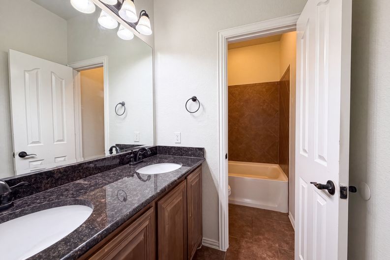 Photo 17 of 22 of 830 Graham Dr, Burleson, TX