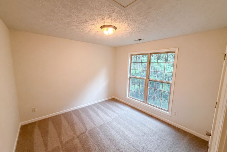 Photo 18 of 28 of 5747 Union Pointe Dr, Union City, GA