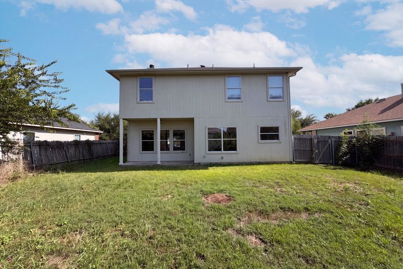 Photo 5 of 20 of 206 Almquist St, Hutto, TX