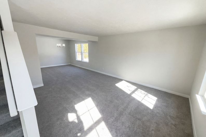 Photo 3 of 31 of 10142 Sandcherry Ln, Indianapolis, IN