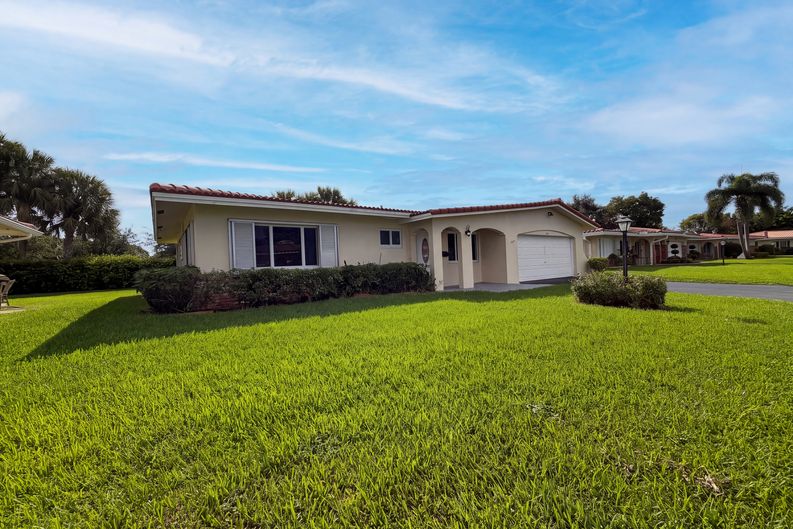 Photo 24 of 25 of 4360 NW 12th Dr, Deerfield Beach, FL