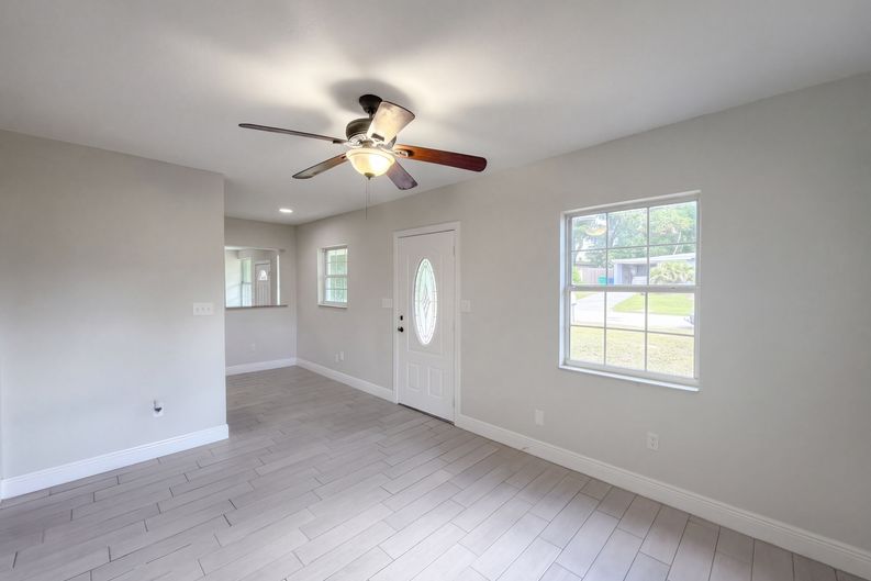 Photo 8 of 21 of 1610 Stevensons Dr, Clearwater, FL