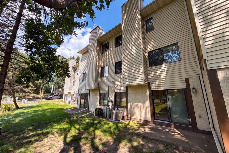 Photo 5 of 30 of 201 Bridlewood Dr, St. Paul, MN