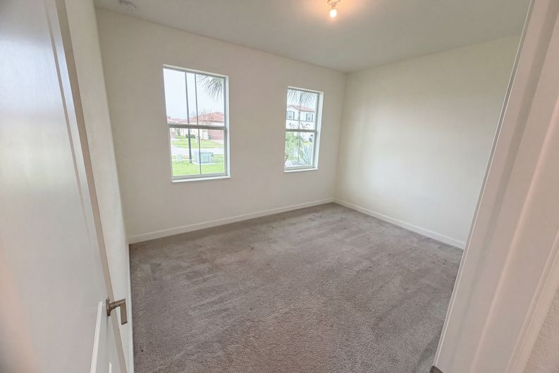Photo 9 of 42 of 12473 NW Lynch Ln, Port Saint Lucie, FL