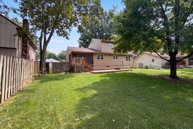 Photo 33 of 39 of 14224 S Raintree Dr, Olathe, KS