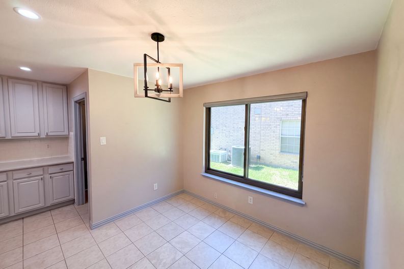 Photo 9 of 34 of 4412 Cedar Valley Dr, Plano, TX