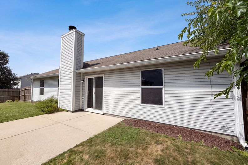 Photo 5 of 16 of 345 Leffler Dr, Indianapolis, IN