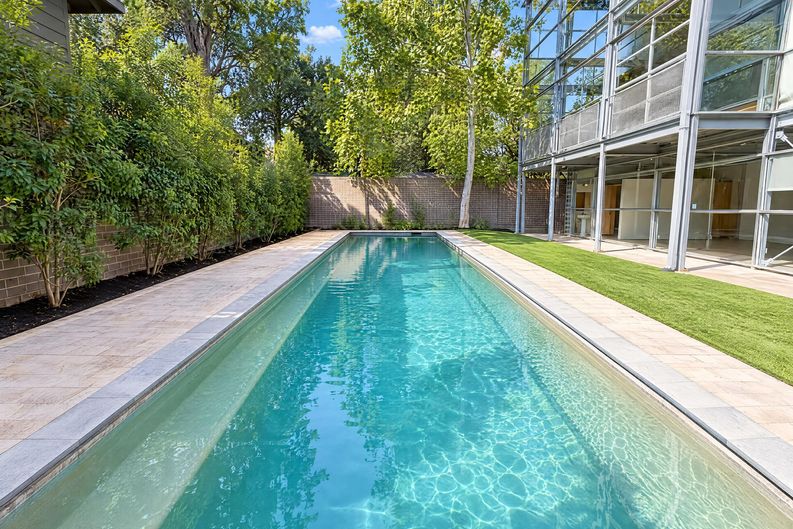 Photo 6 of 43 of 4710 Yoakum Blvd, Houston, TX