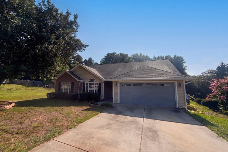 Photo 11 of 12 of 5702 River Glen Dr, Greensboro, NC