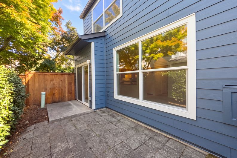 Photo 23 of 26 of 546 NE Knott St, Portland, OR