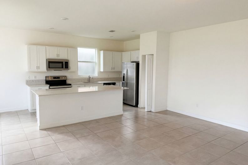 Photo 12 of 42 of 12473 NW Lynch Ln, Port Saint Lucie, FL