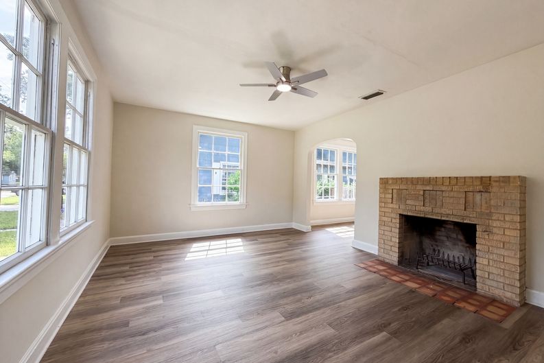 Photo 3 of 19 of 4034 Green St, Jacksonville, FL