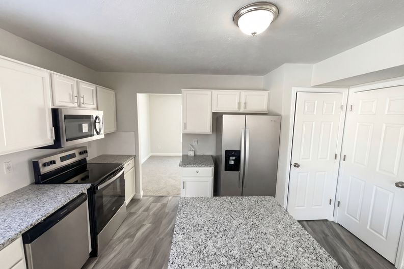 Photo 11 of 31 of 10142 Sandcherry Ln, Indianapolis, IN