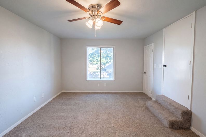 Photo 4 of 17 of 4526 S Horseshoe Trl, The Colony, TX