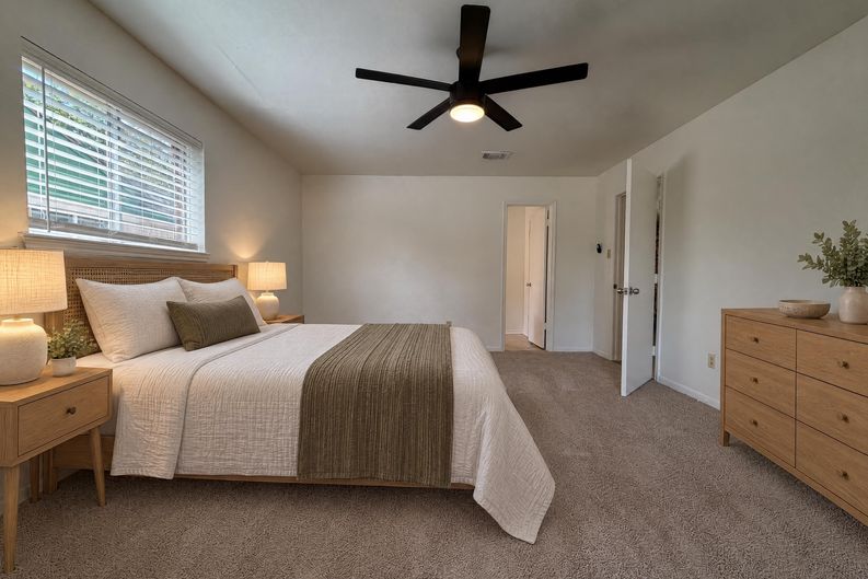 Photo 8 of 21 of 6910 Vialinda Dr, Houston, TX