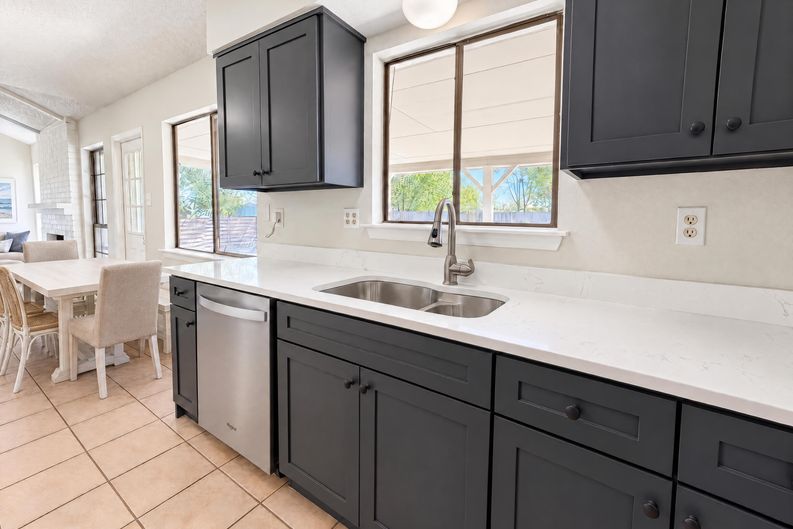 Photo 6 of 17 of 414 Jeanette Dr, Converse, TX