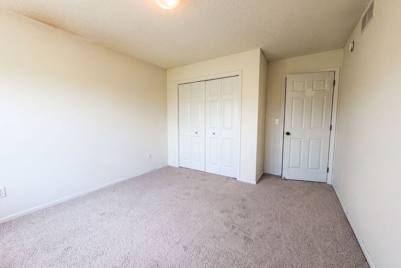 Photo 8 of 21 of 5221 Robin Ln, Farmington, MN