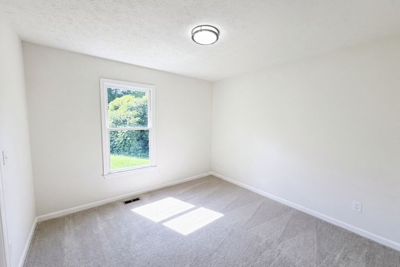 Photo 13 of 20 of 806 Ruswood Rd, Winder, GA