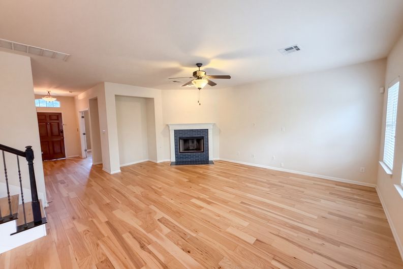 Photo 7 of 36 of 12016 Timber Heights Dr, Austin, TX