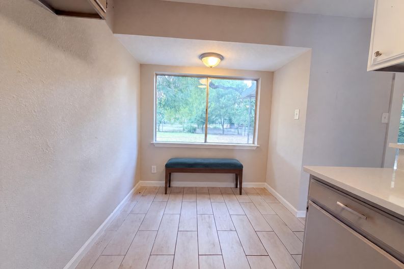 Photo 8 of 16 of 102 Dartmoor Dr, Schertz, TX