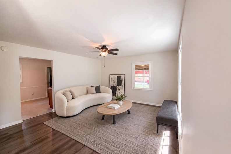 Photo 3 of 21 of 728 Milan Rd E, Charlotte, NC