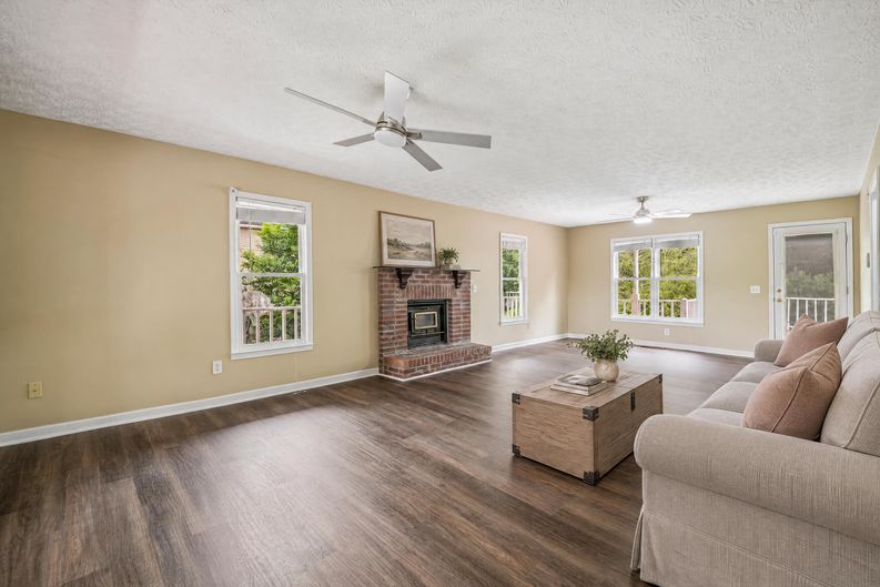 Photo 4 of 34 of 2321 Murdock Rd, Marietta, GA
