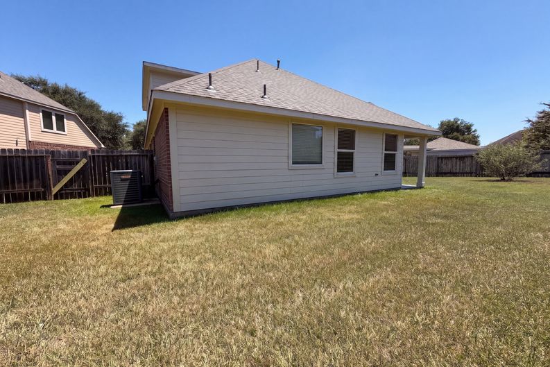 Photo 19 of 21 of 11327 Grass Lake Ln, Richmond, TX