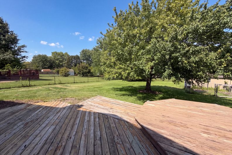 Photo 17 of 19 of 10048 Ironway Dr, Indianapolis, IN