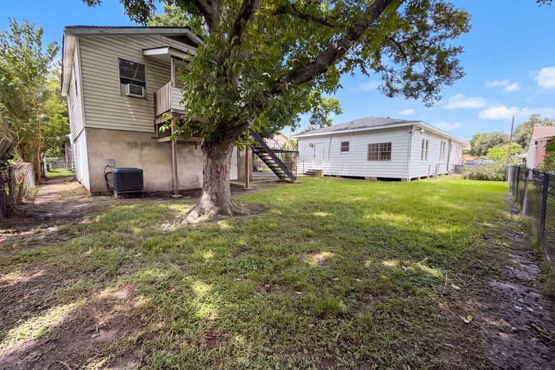 Photo 25 of 26 of 714 Bolling Ln, Houston, TX